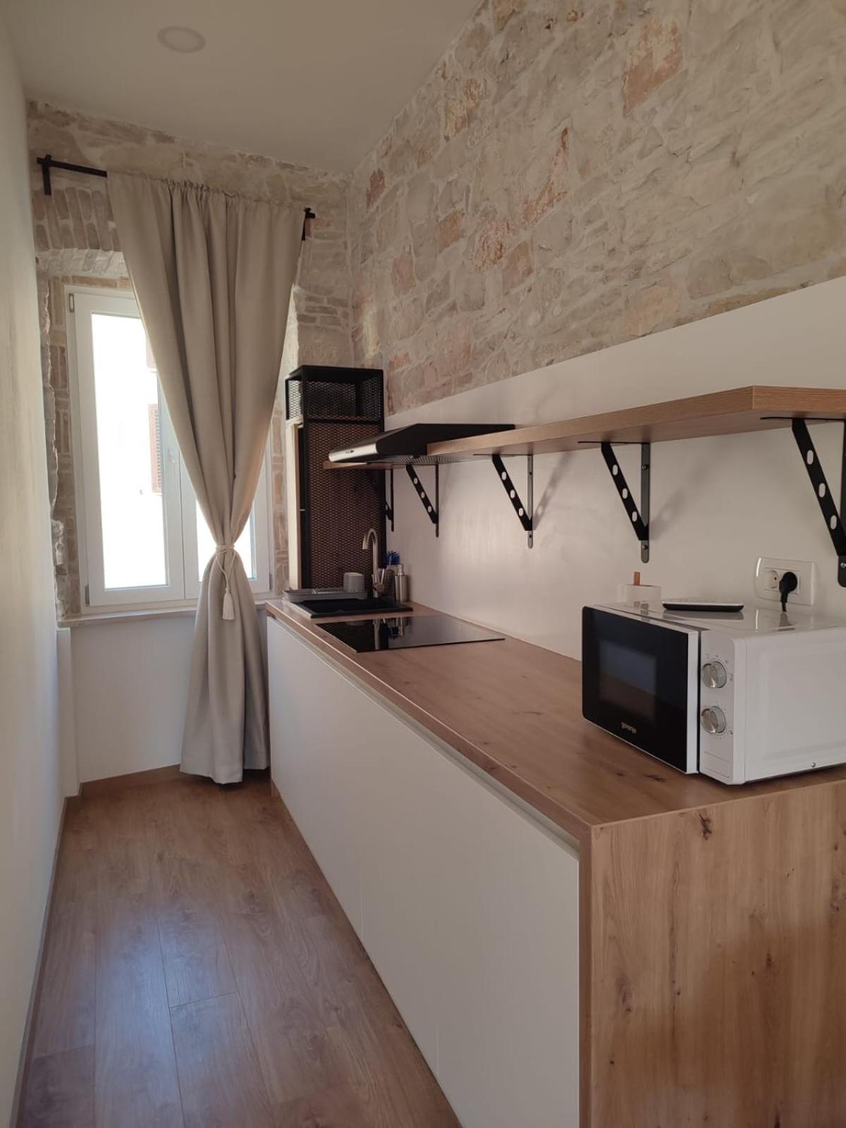 Central Studio Apartment Pula Exterior photo